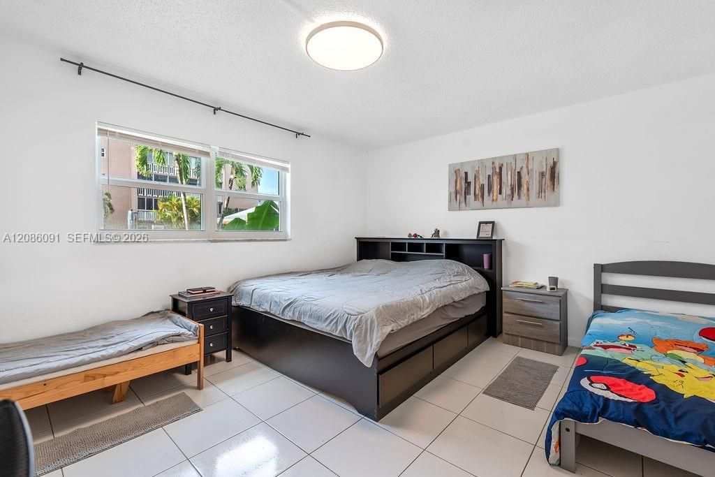 For Sale: $154,900 (1 beds, 1 baths, 847 Square Feet)