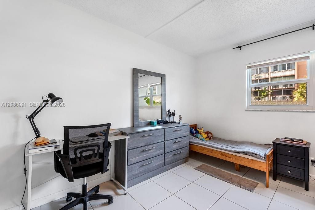 For Sale: $154,900 (1 beds, 1 baths, 847 Square Feet)
