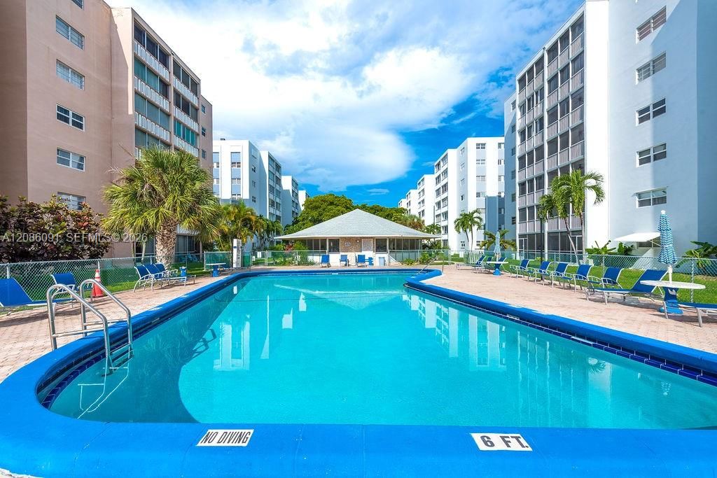 For Sale: $154,900 (1 beds, 1 baths, 847 Square Feet)