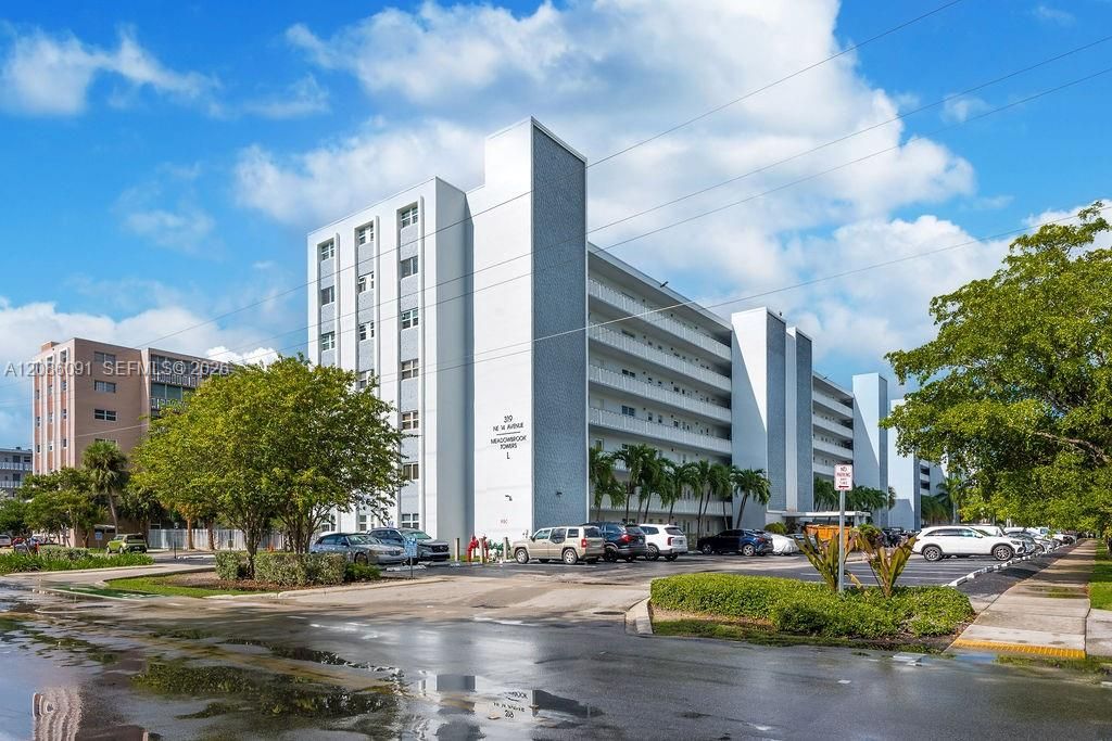 For Sale: $154,900 (1 beds, 1 baths, 847 Square Feet)
