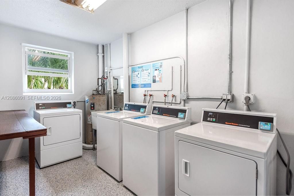 For Sale: $154,900 (1 beds, 1 baths, 847 Square Feet)