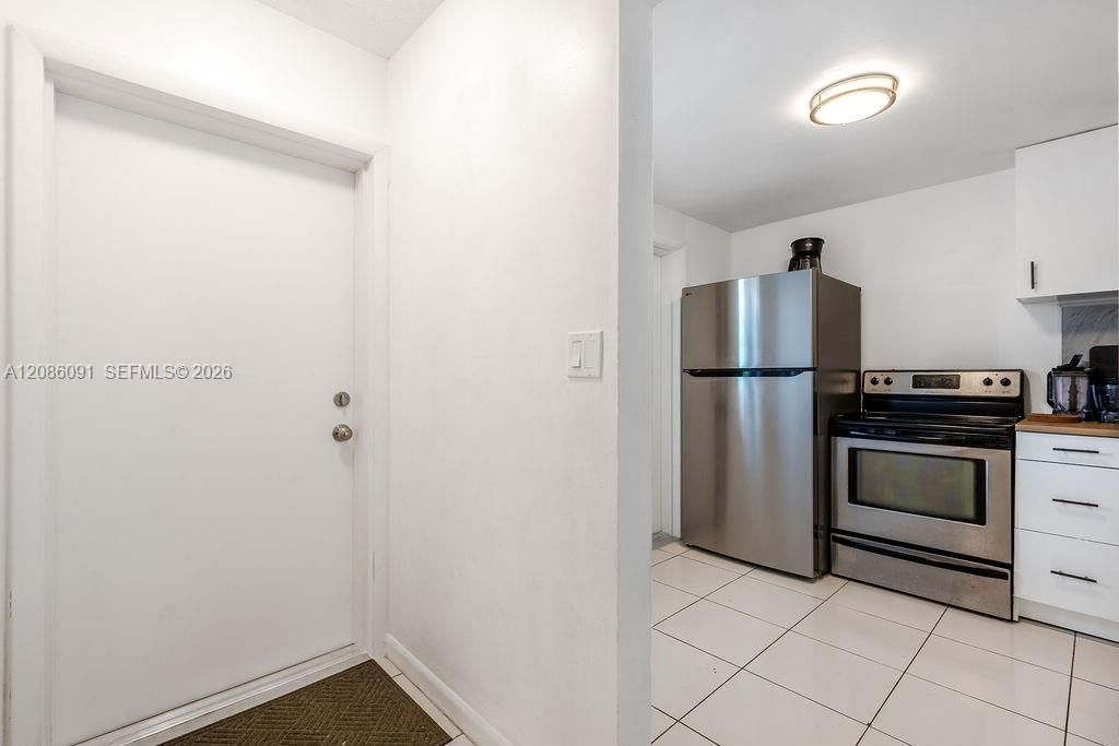 For Sale: $154,900 (1 beds, 1 baths, 847 Square Feet)