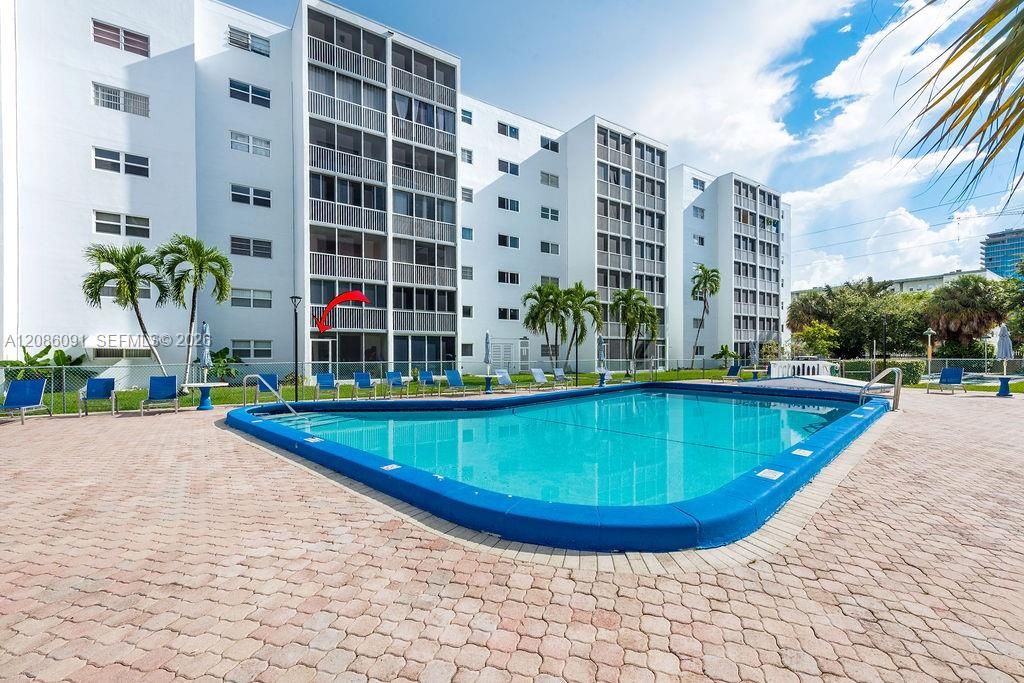 For Sale: $154,900 (1 beds, 1 baths, 847 Square Feet)