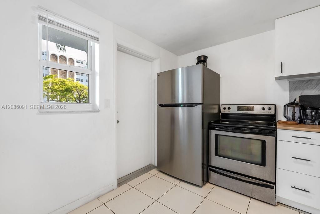 For Sale: $154,900 (1 beds, 1 baths, 847 Square Feet)