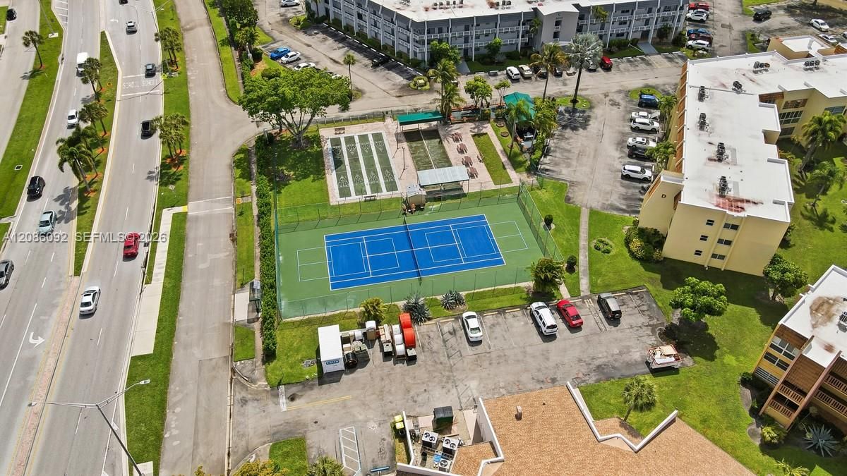 На продажу: $93,500 (1 спален, 1 ванн, 720 Квадратных фут)