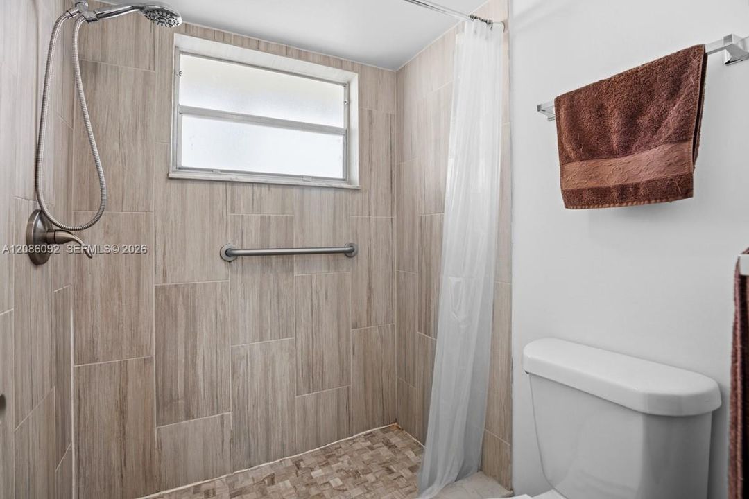 На продажу: $93,500 (1 спален, 1 ванн, 720 Квадратных фут)
