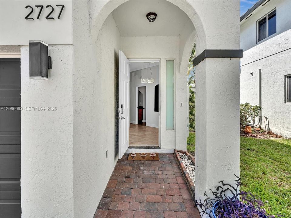 For Rent: $4,500 (5 beds, 2 baths, 2042 Square Feet)
