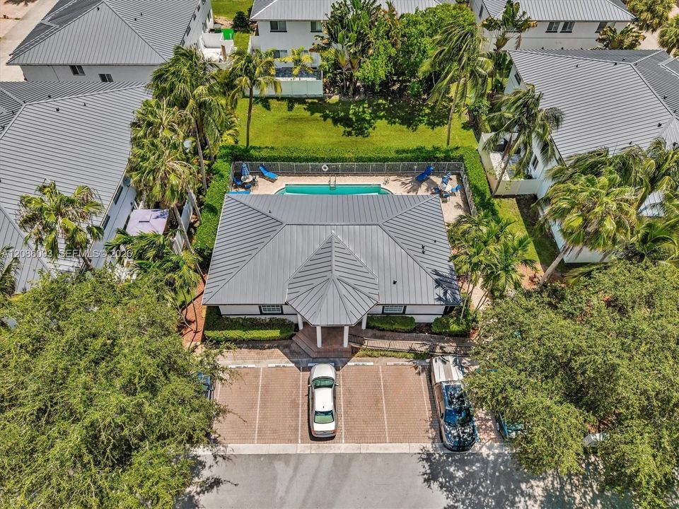 For Rent: $4,500 (5 beds, 2 baths, 2042 Square Feet)