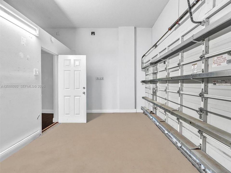 For Rent: $4,500 (5 beds, 2 baths, 2042 Square Feet)