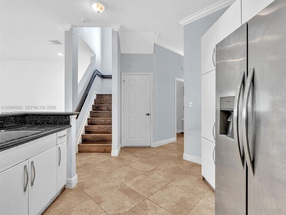 For Rent: $4,500 (5 beds, 2 baths, 2042 Square Feet)