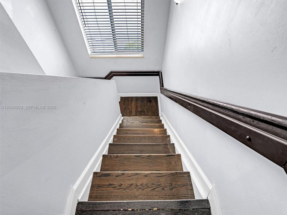 For Rent: $4,500 (5 beds, 2 baths, 2042 Square Feet)