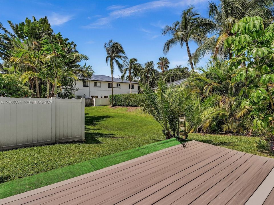 For Rent: $4,500 (5 beds, 2 baths, 2042 Square Feet)
