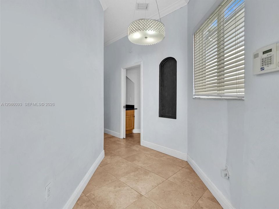 For Rent: $4,500 (5 beds, 2 baths, 2042 Square Feet)