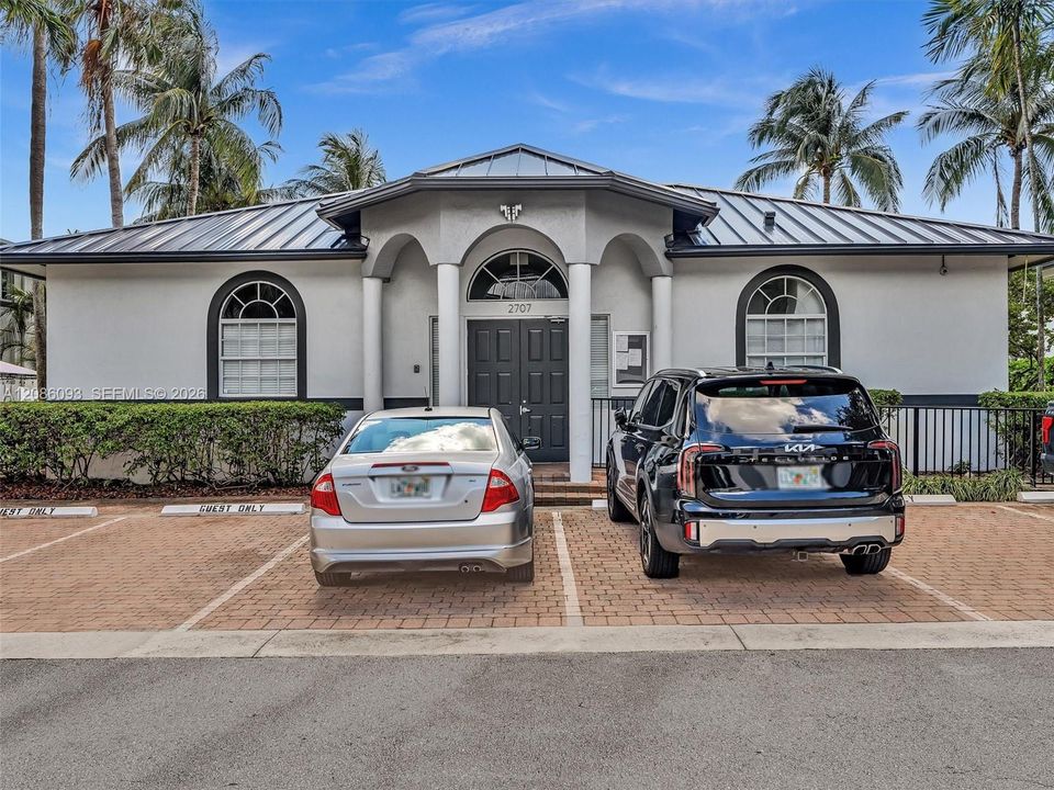 For Rent: $4,500 (5 beds, 2 baths, 2042 Square Feet)
