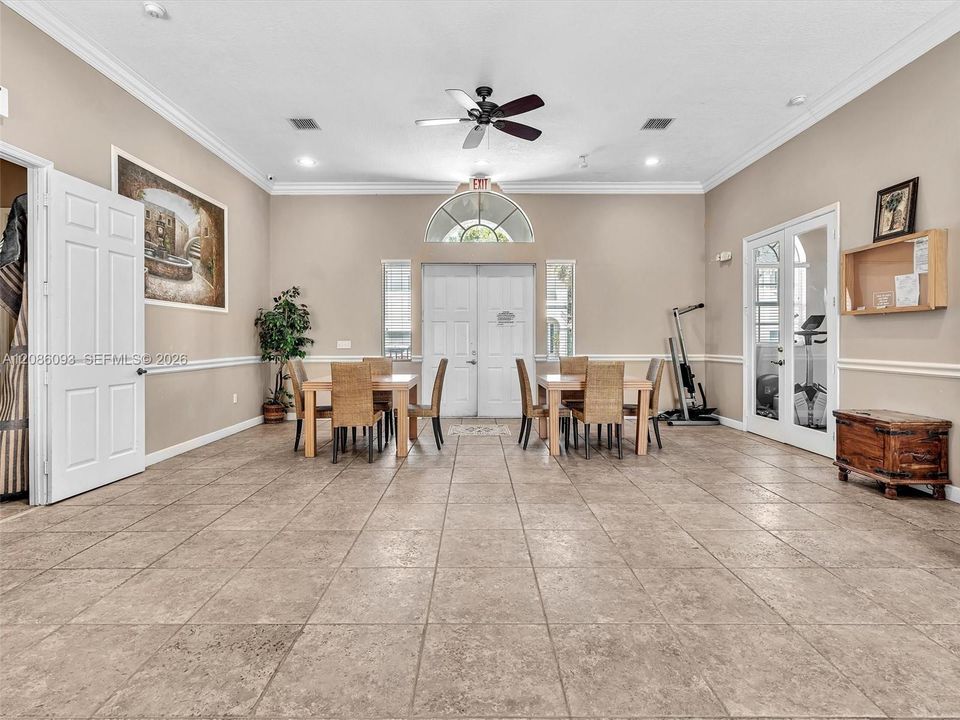 For Rent: $4,500 (5 beds, 2 baths, 2042 Square Feet)