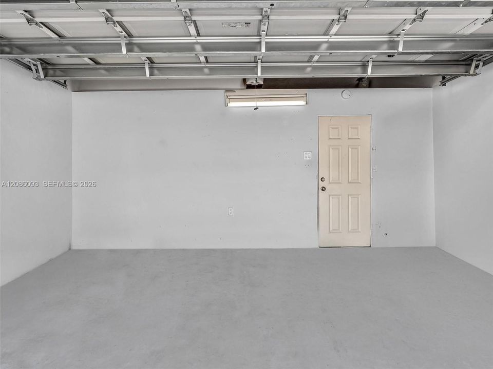 For Rent: $4,500 (5 beds, 2 baths, 2042 Square Feet)