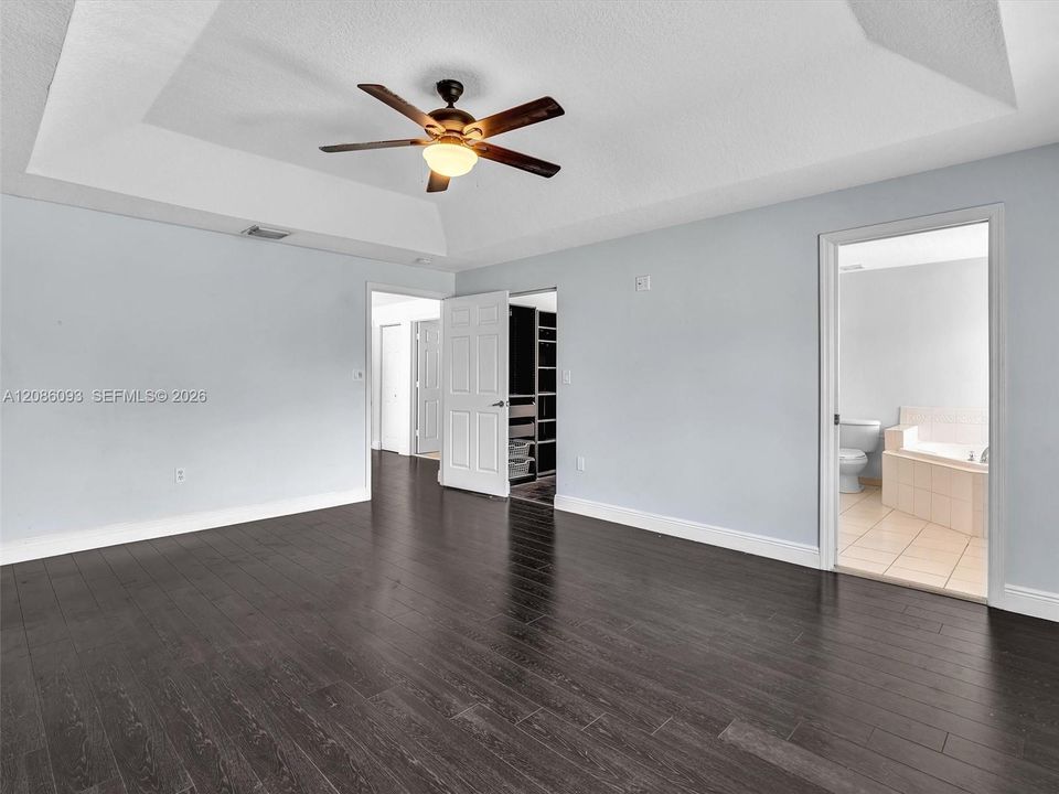 For Rent: $4,500 (5 beds, 2 baths, 2042 Square Feet)