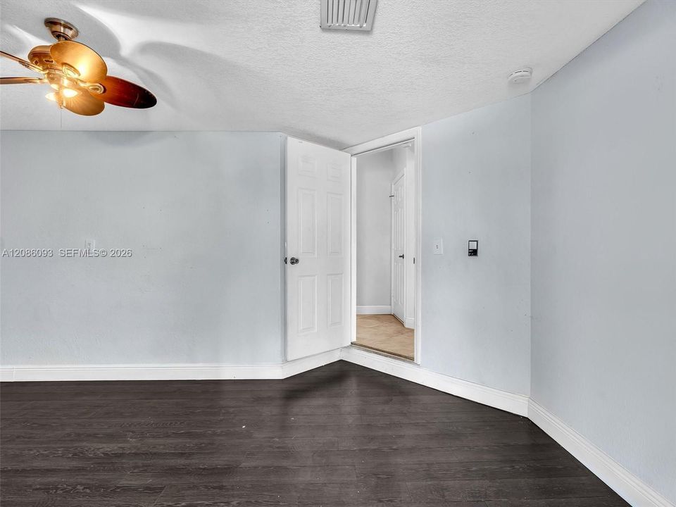 For Rent: $4,500 (5 beds, 2 baths, 2042 Square Feet)