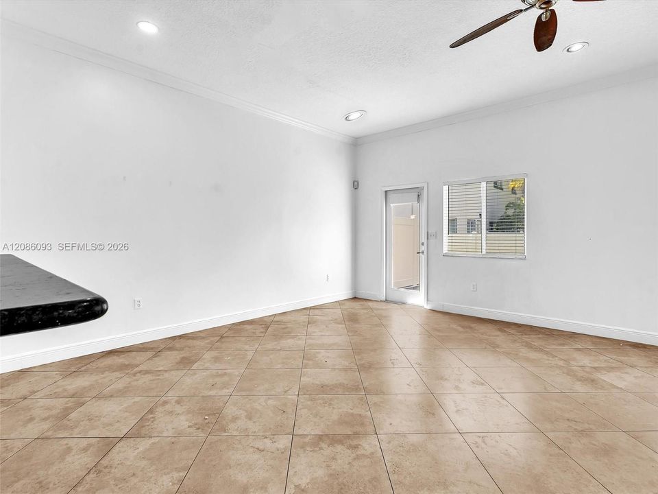 For Rent: $4,500 (5 beds, 2 baths, 2042 Square Feet)