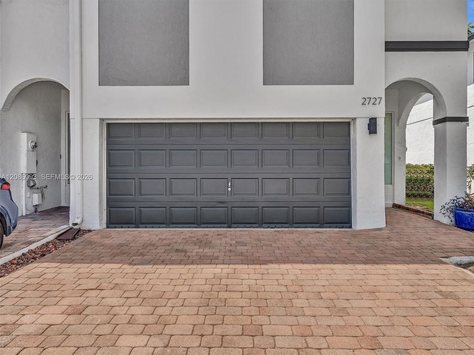 For Rent: $4,500 (5 beds, 2 baths, 2042 Square Feet)