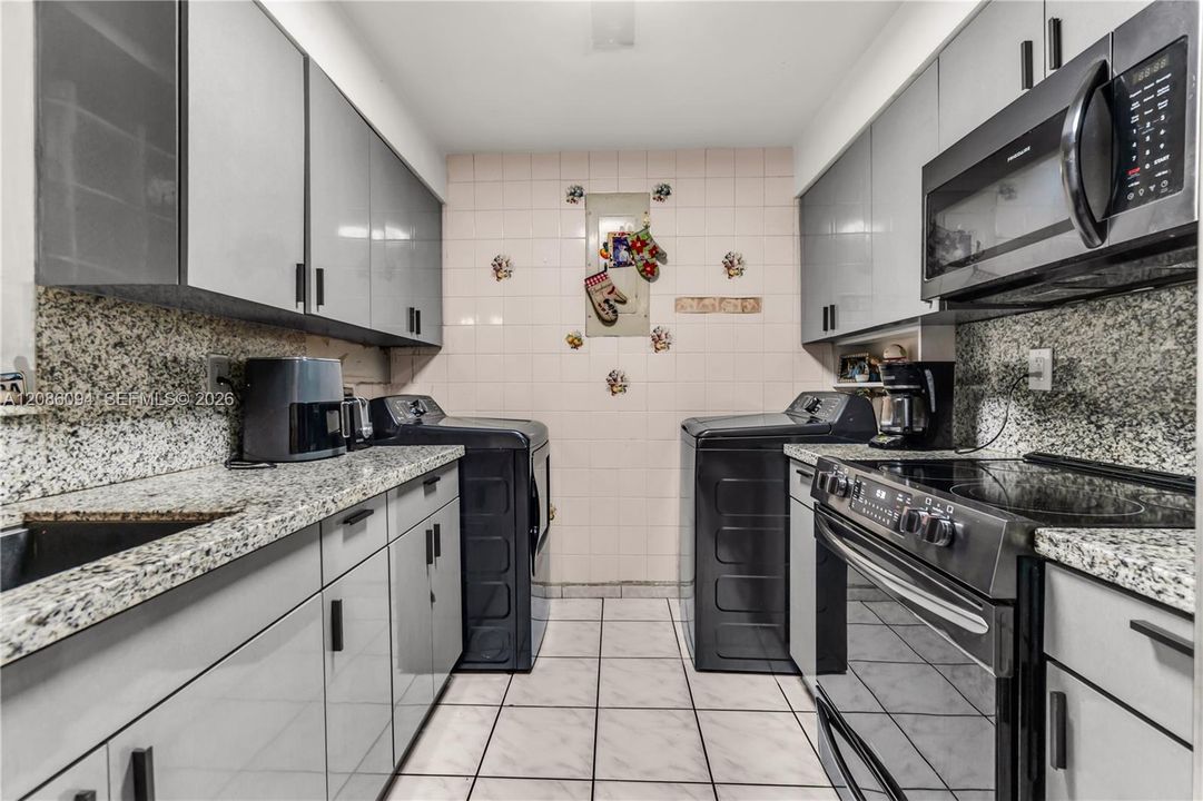 For Sale: $550,000 (3 beds, 3 baths, 1507 Square Feet)