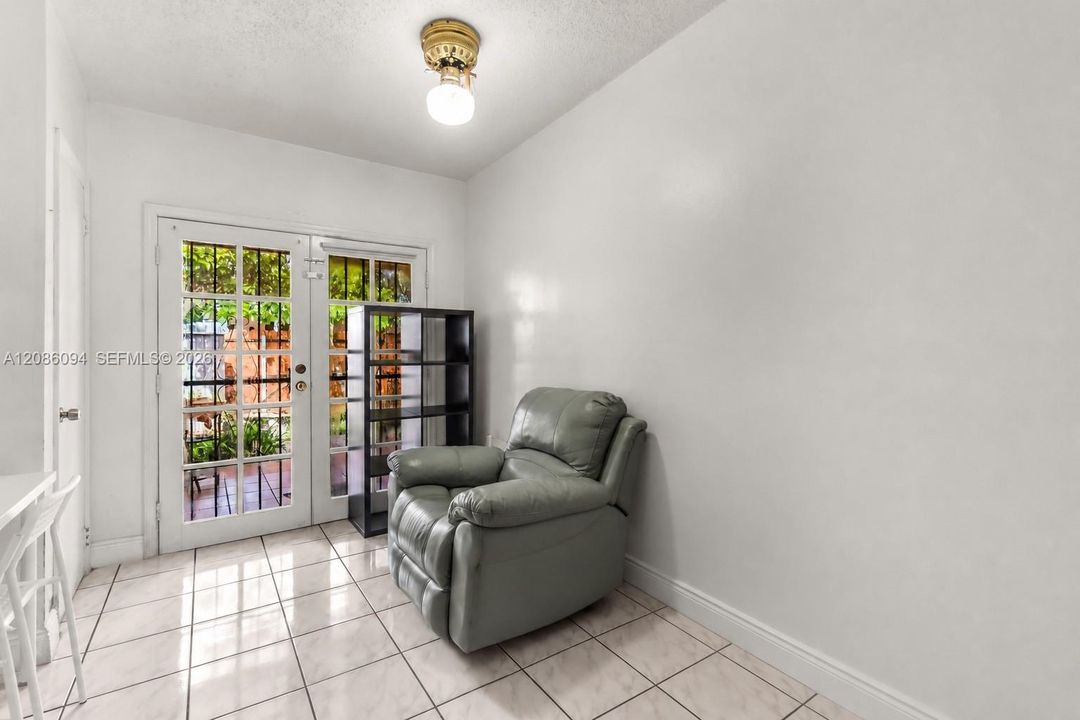 For Sale: $550,000 (3 beds, 3 baths, 1507 Square Feet)