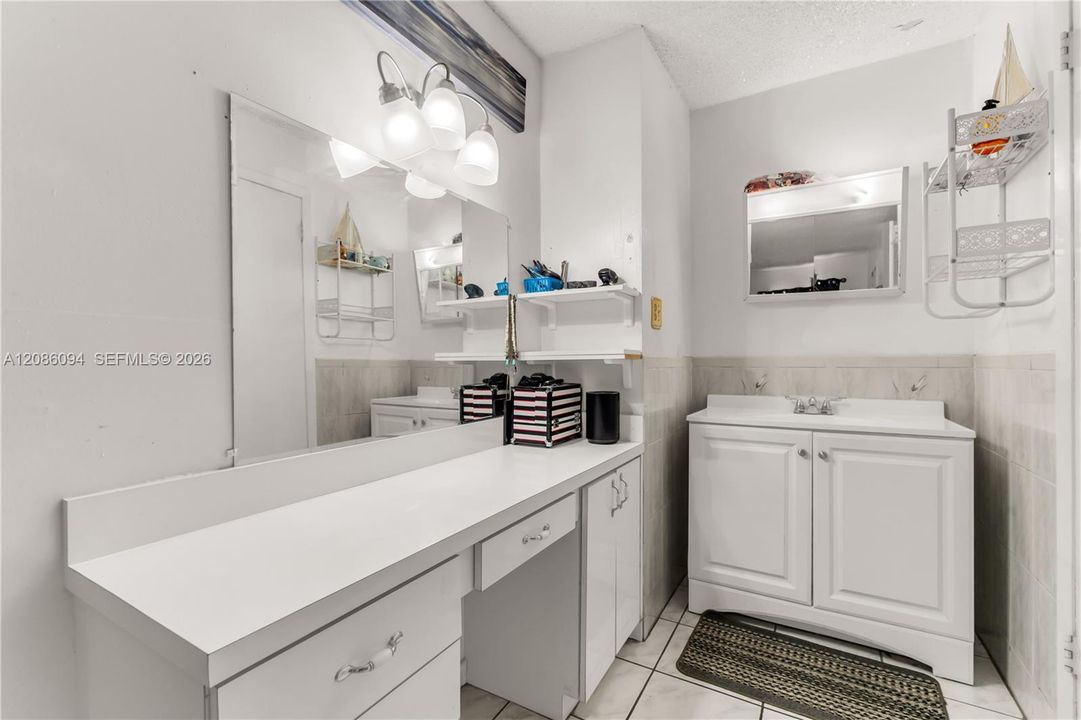 For Sale: $550,000 (3 beds, 3 baths, 1507 Square Feet)