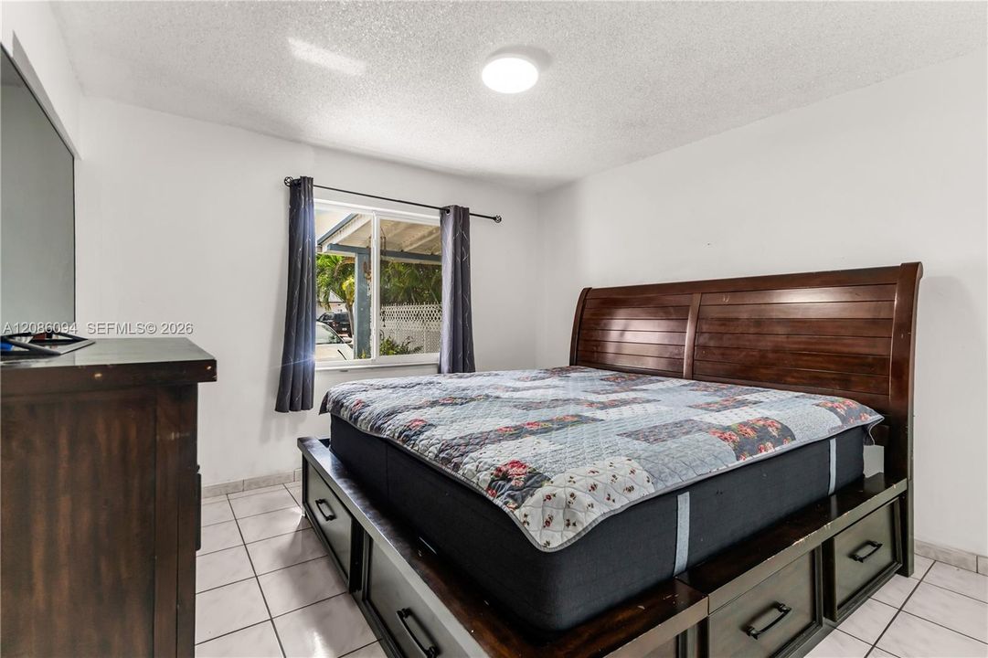 For Sale: $550,000 (3 beds, 3 baths, 1507 Square Feet)