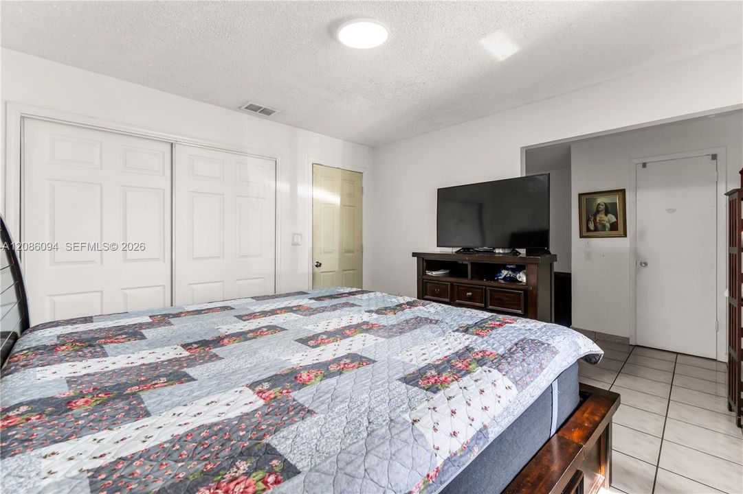 For Sale: $550,000 (3 beds, 3 baths, 1507 Square Feet)