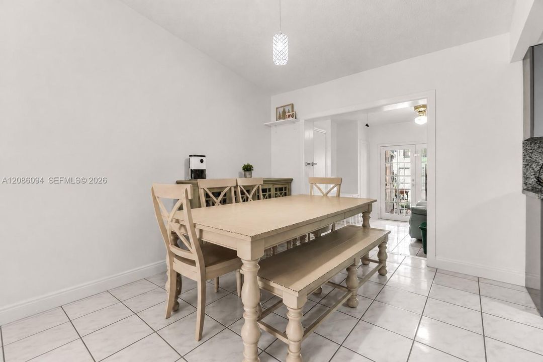 For Sale: $550,000 (3 beds, 3 baths, 1507 Square Feet)