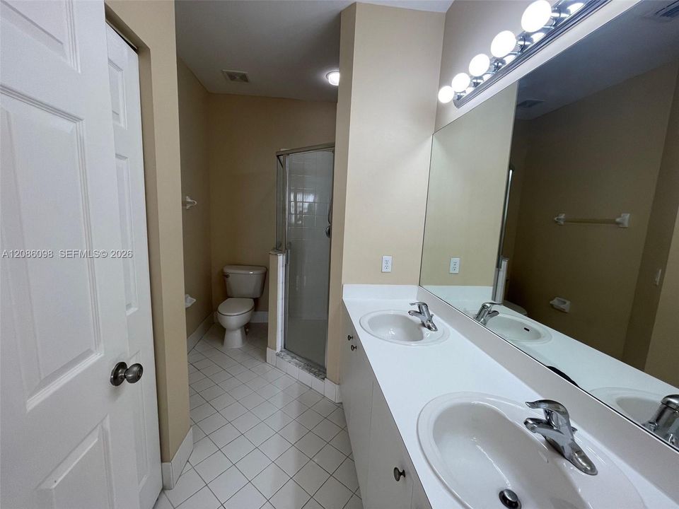 For Rent: $2,850 (4 beds, 2 baths, 1546 Square Feet)