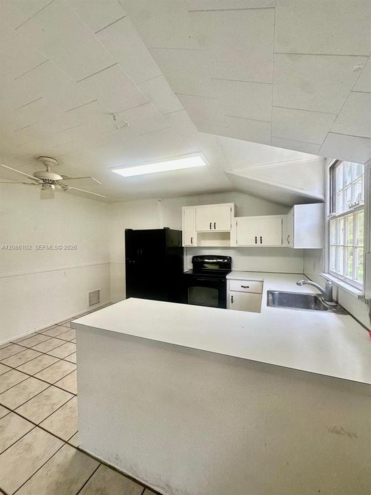 For Rent: $1,750 (3 beds, 2 baths, 1000 Square Feet)