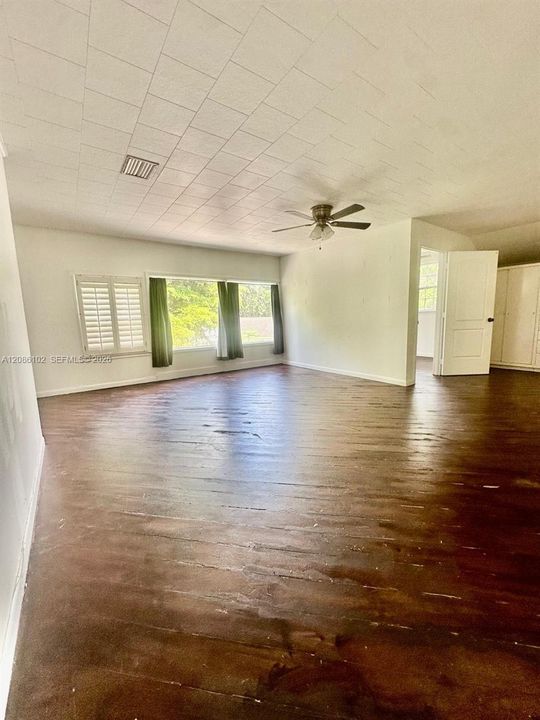 For Rent: $1,750 (3 beds, 2 baths, 1000 Square Feet)