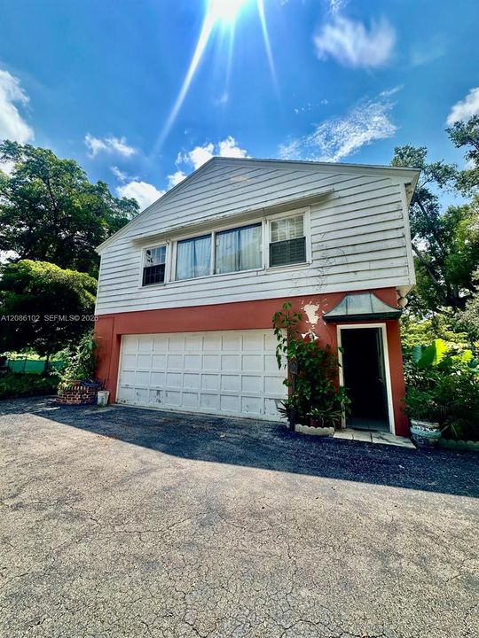 For Rent: $1,750 (3 beds, 2 baths, 1000 Square Feet)
