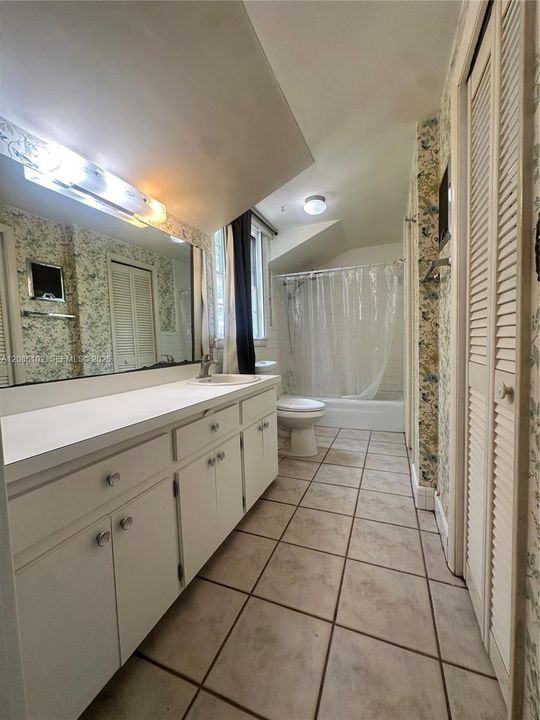 For Rent: $1,750 (3 beds, 2 baths, 1000 Square Feet)