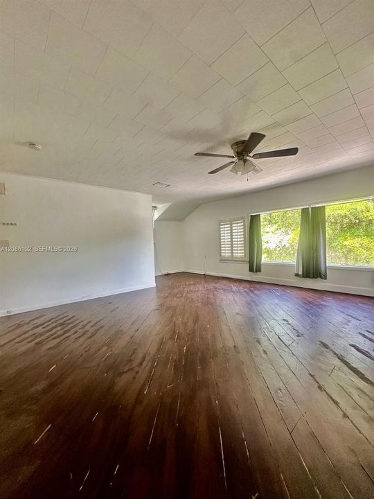 For Rent: $1,750 (3 beds, 2 baths, 1000 Square Feet)