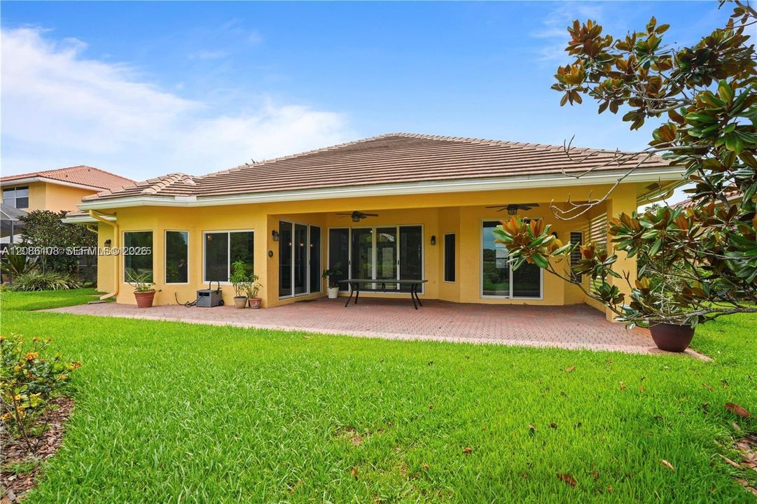 На продажу: $905,000 (3 спален, 2 ванн, 2525 Квадратных фут)