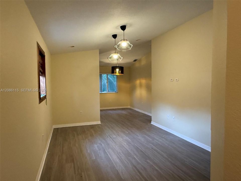 For Rent: $2,100 (3 beds, 2 baths, 1024 Square Feet)