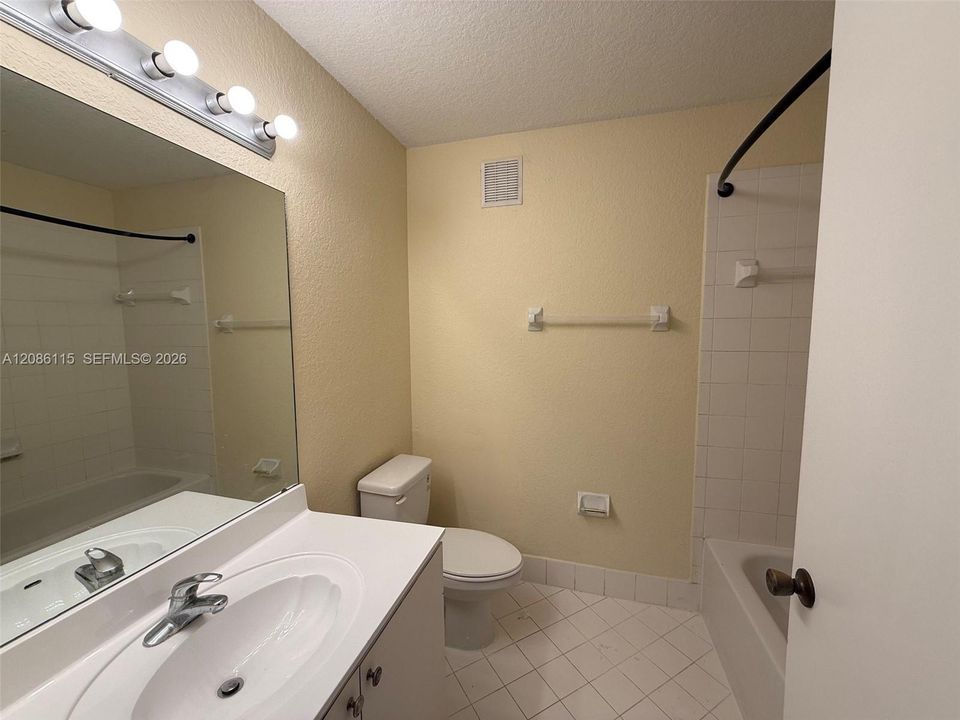 For Rent: $2,100 (3 beds, 2 baths, 1024 Square Feet)