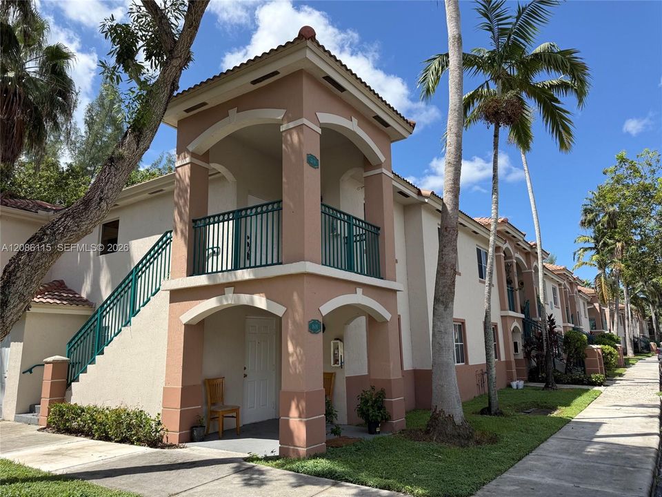 For Rent: $2,100 (3 beds, 2 baths, 1024 Square Feet)