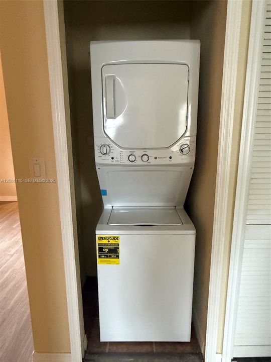 For Rent: $2,100 (3 beds, 2 baths, 1024 Square Feet)