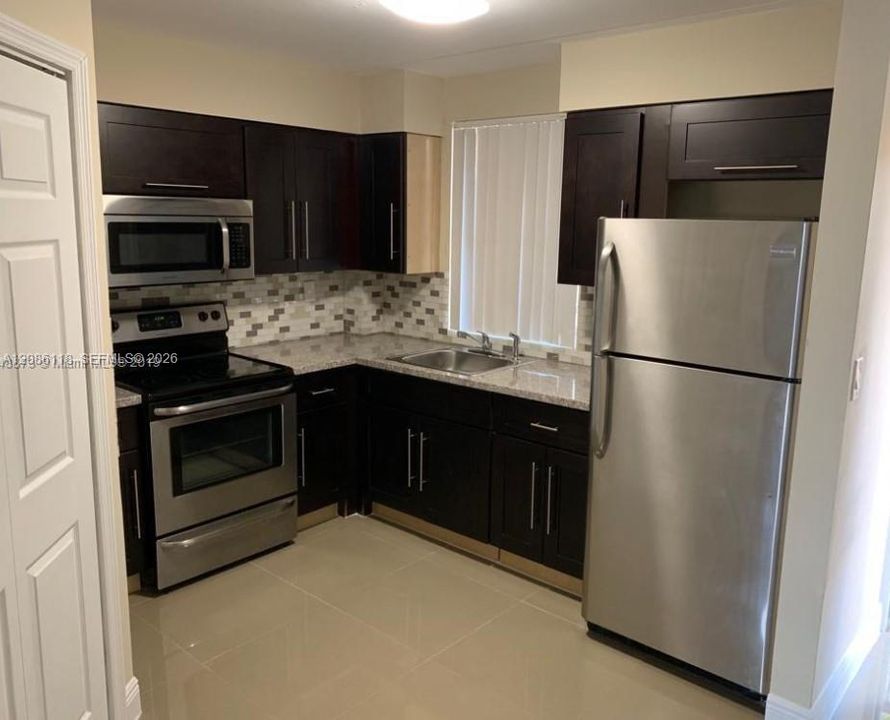 В аренду: $2,200 (2 спален, 2 ванн, 1004 Квадратных фут)