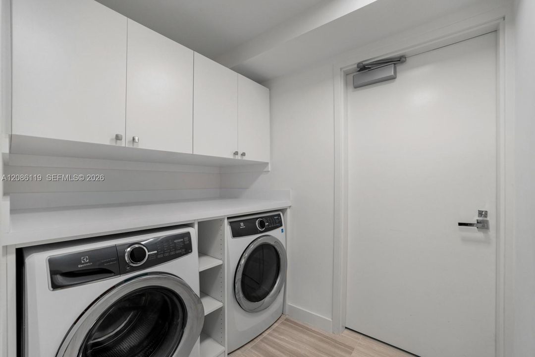 В аренду: $30,000 (2 спален, 2 ванн, 2382 Квадратных фут)