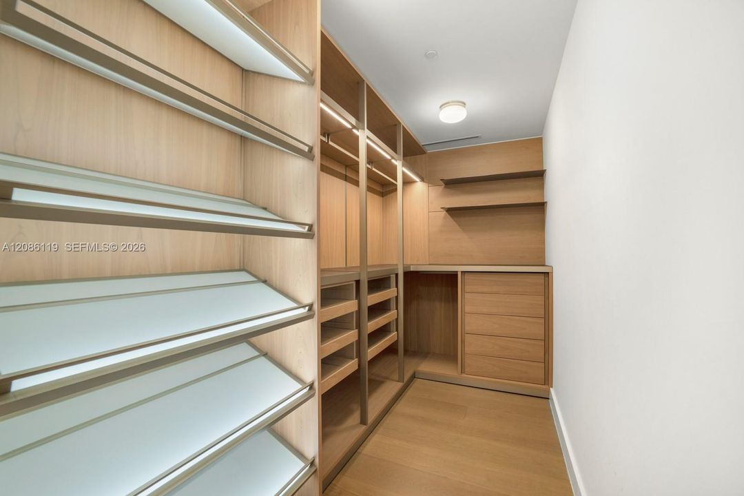 В аренду: $30,000 (2 спален, 2 ванн, 2382 Квадратных фут)