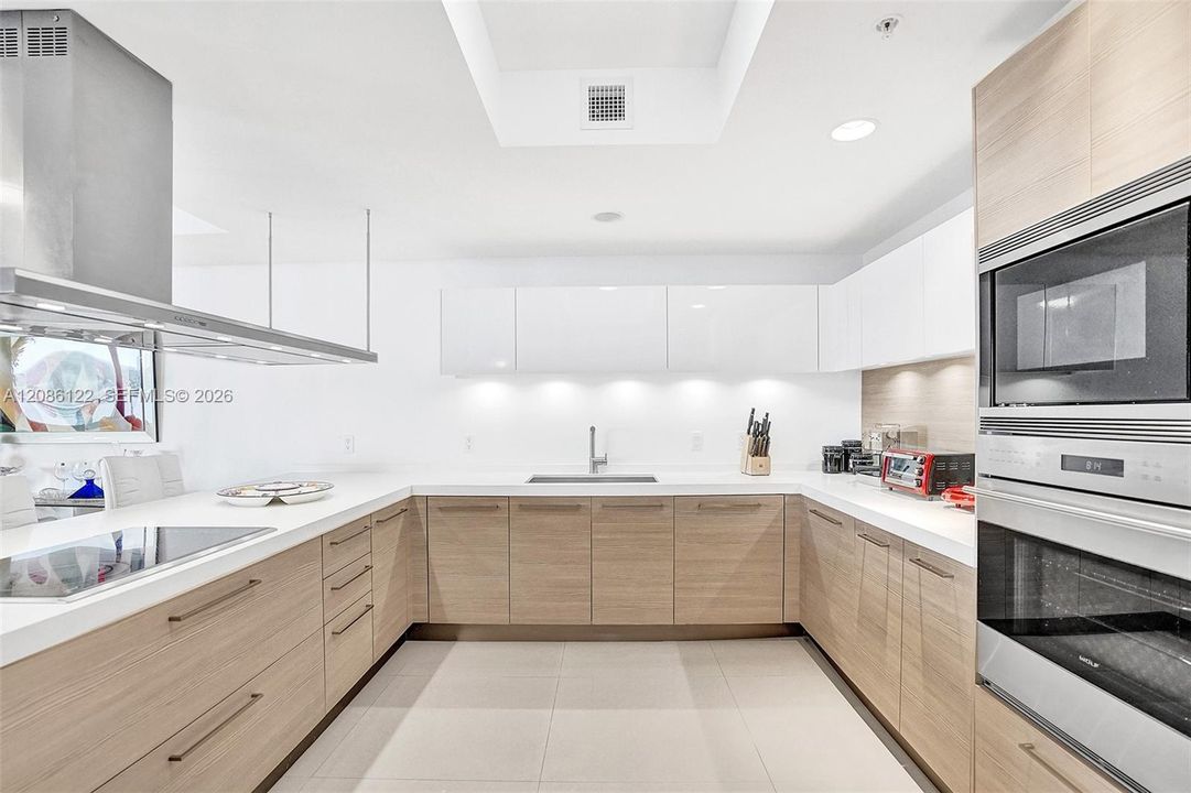 На продажу: $985,000 (2 спален, 2 ванн, 1736 Квадратных фут)