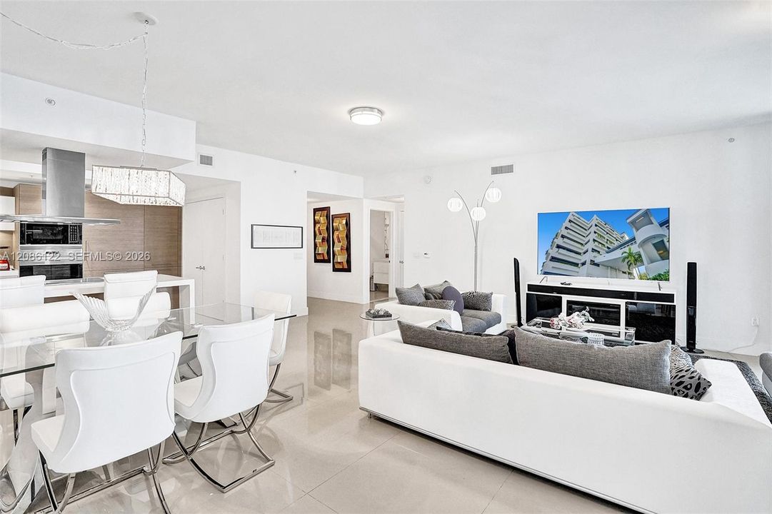 На продажу: $985,000 (2 спален, 2 ванн, 1736 Квадратных фут)