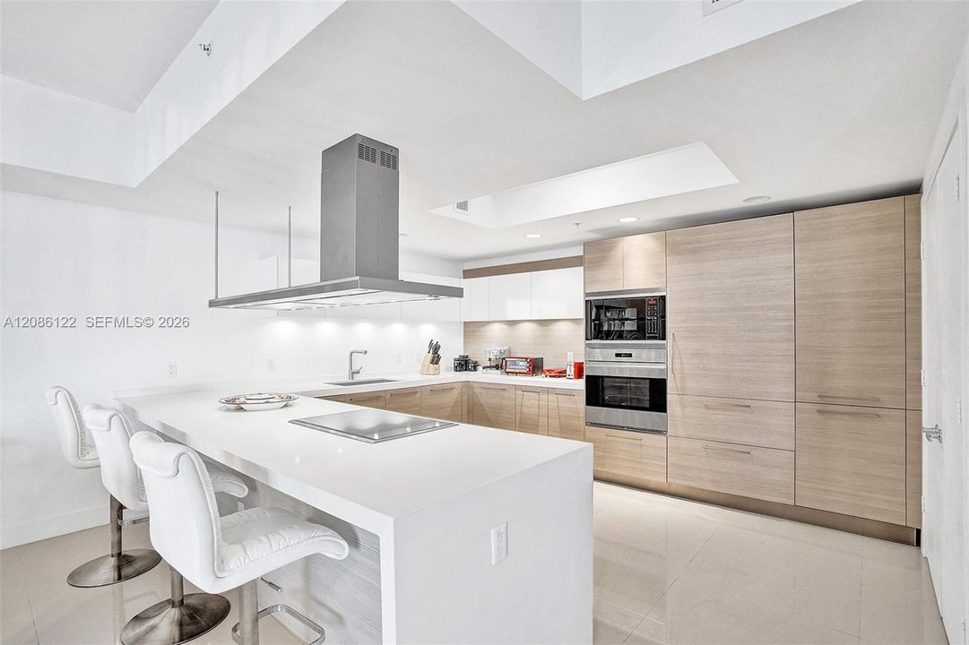 На продажу: $985,000 (2 спален, 2 ванн, 1736 Квадратных фут)