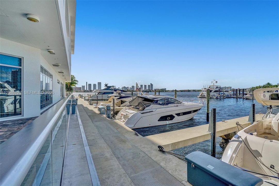 На продажу: $985,000 (2 спален, 2 ванн, 1736 Квадратных фут)