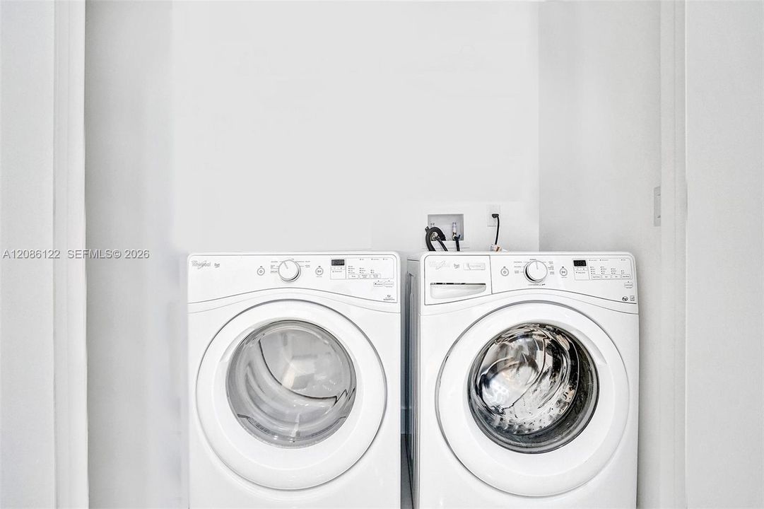 На продажу: $985,000 (2 спален, 2 ванн, 1736 Квадратных фут)