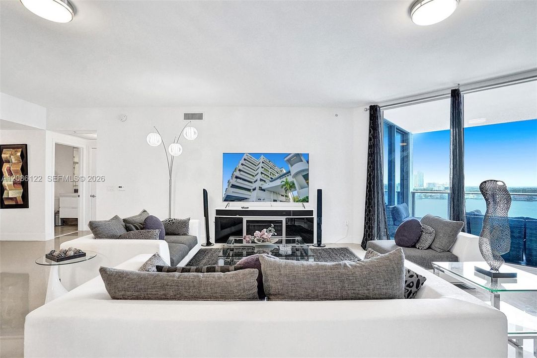 На продажу: $985,000 (2 спален, 2 ванн, 1736 Квадратных фут)